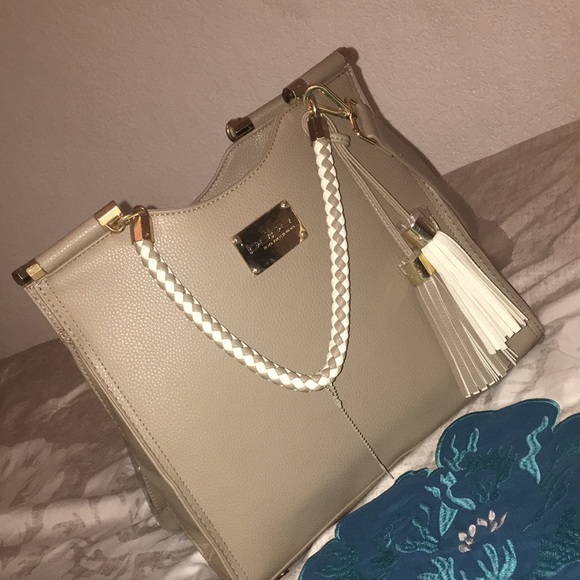 Beautiful BEBE bag NEW - Picture 2 of 6